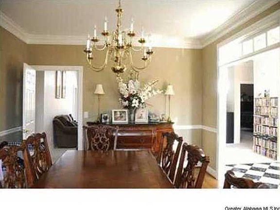 2nd image of 3769 Carisbrooke Dr