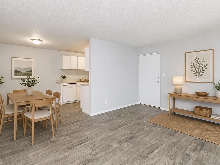 Crown Pointe Apartments — Photo 10