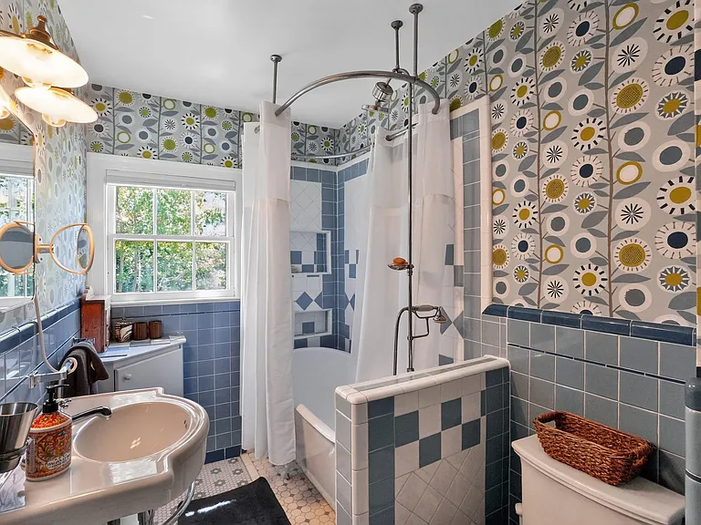 221 Park Ln — Photo 15