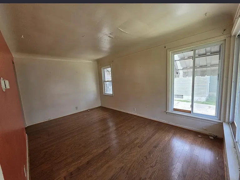 318 E Philadelphia Blvd — Photo 2