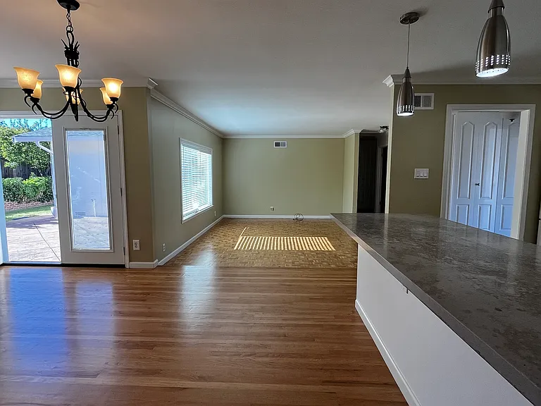 1014 Palisade Ct — Photo 4