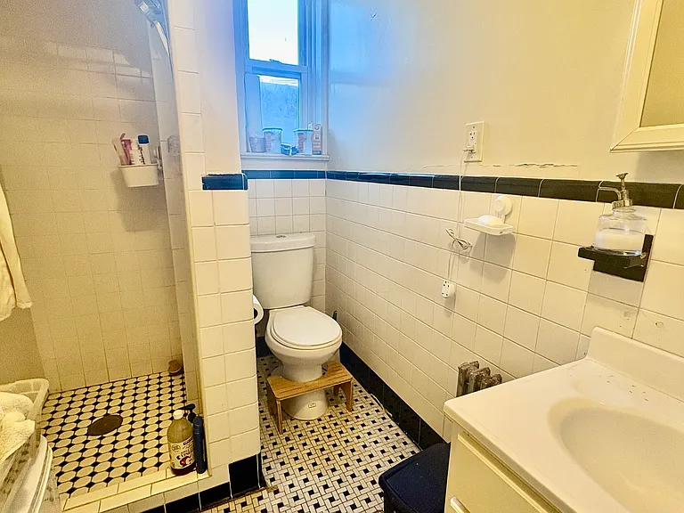 302 N 3rd St #8 — Photo 2
