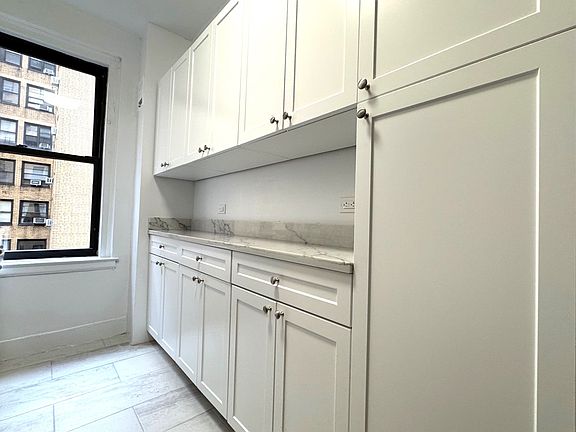 4th image of 404 E 55th St #10F