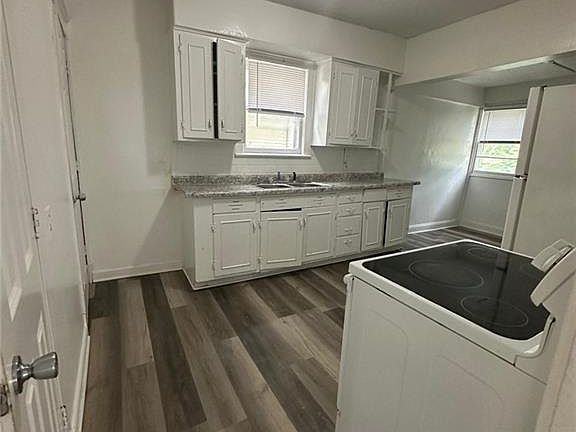 4th image of 4221 Chestnut Ave