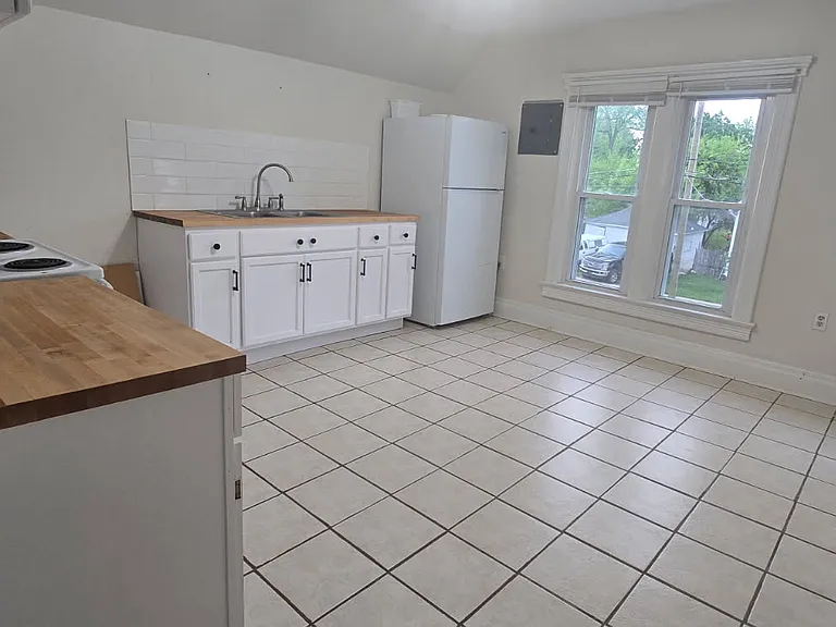 200 S Oak St #B — Photo 9