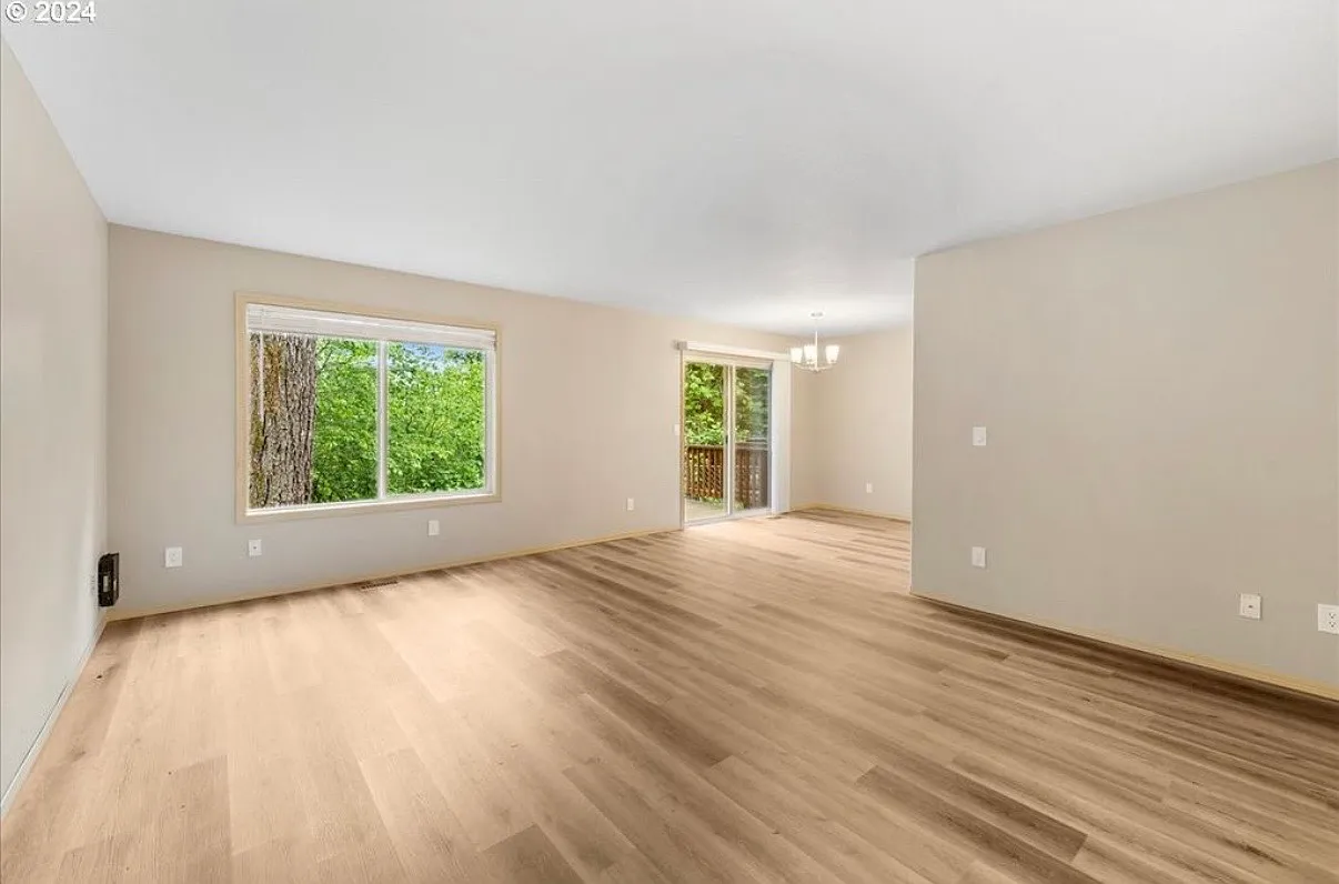 3 bed, 2.5 bath, 1450 sqft, $2,400 — Photo 3