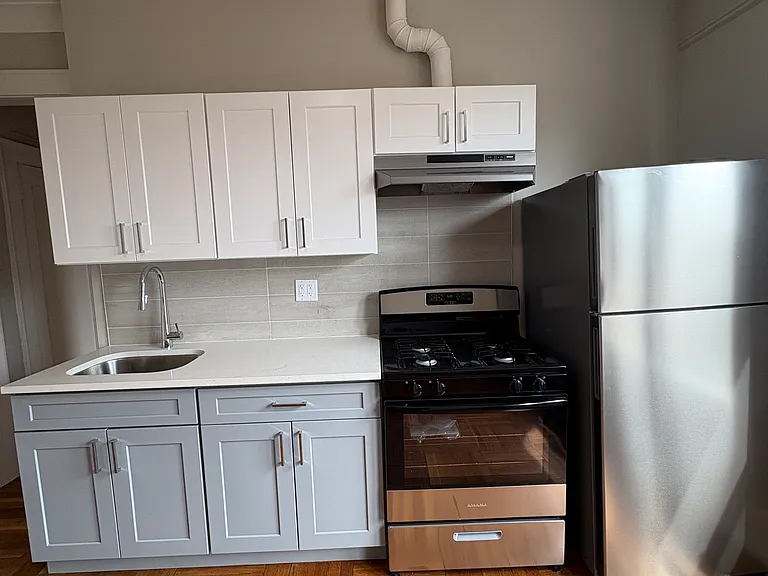 502 W 7th St #203 — Photo 1