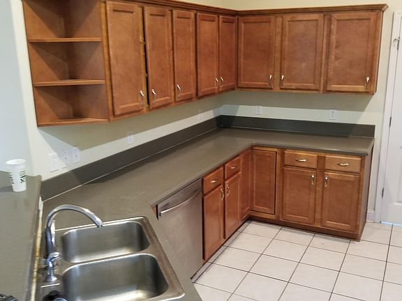4th image of 5585 Hampton Hill Cir