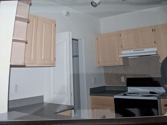4th image of 8925 Legacy Ct