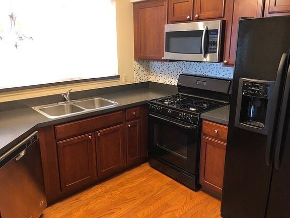 5th image of 231 W Lynn Dr Unit 4