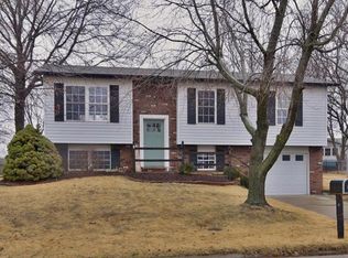 330 Saint Anthony Dr, Godfrey, IL 62035