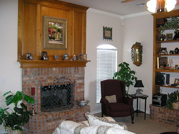 Living Room/Fireplace