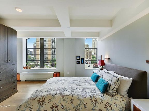 4th image of 20 Henry St #Penthouse 2-s