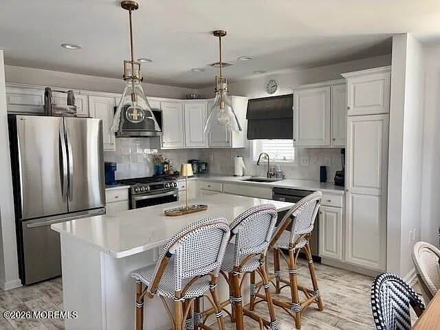 4 bed, 2000 sqft, $3,300 — Photo 1