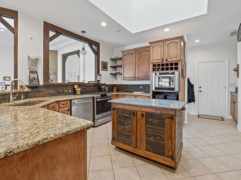 104 Saddletree Ln — Photo 5