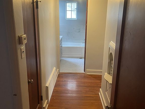 4th image of 203 E Agarita Ave #1