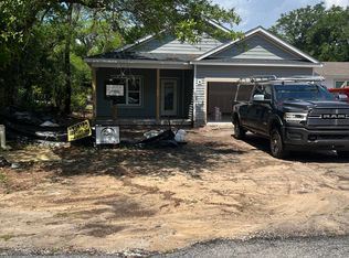 233 NE 35th St, Oak Island, NC 28465