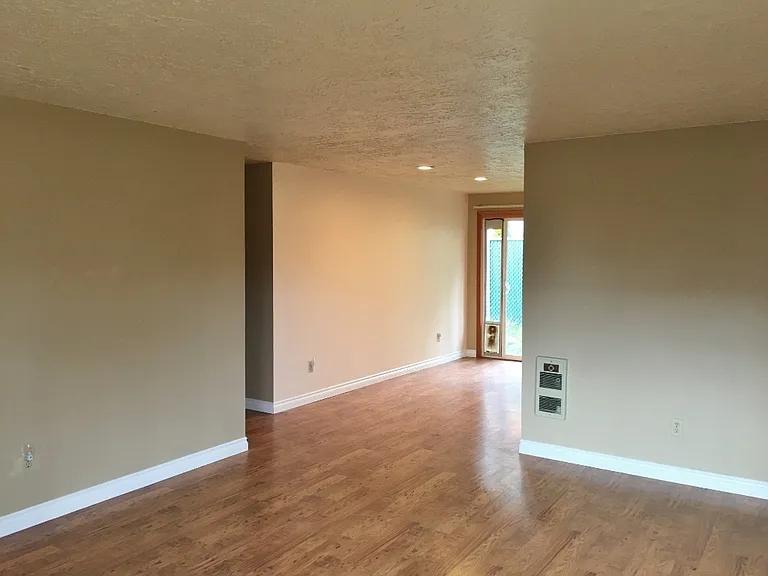2780 Oxford St — Photo 3