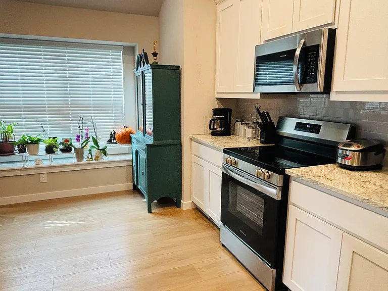 417 Rose Ave — Photo 8