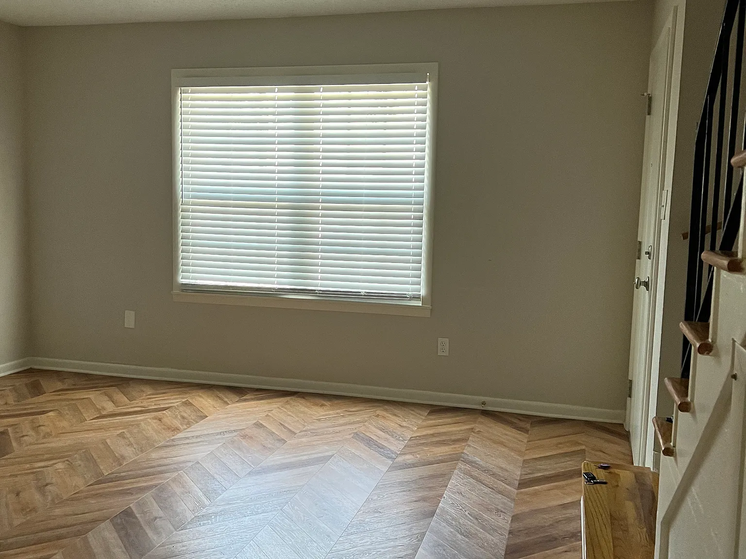 2 bed, 1.5 bath, 1040 sqft, $1,100 — Photo 2