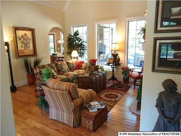 2nd image of 415 West St #4