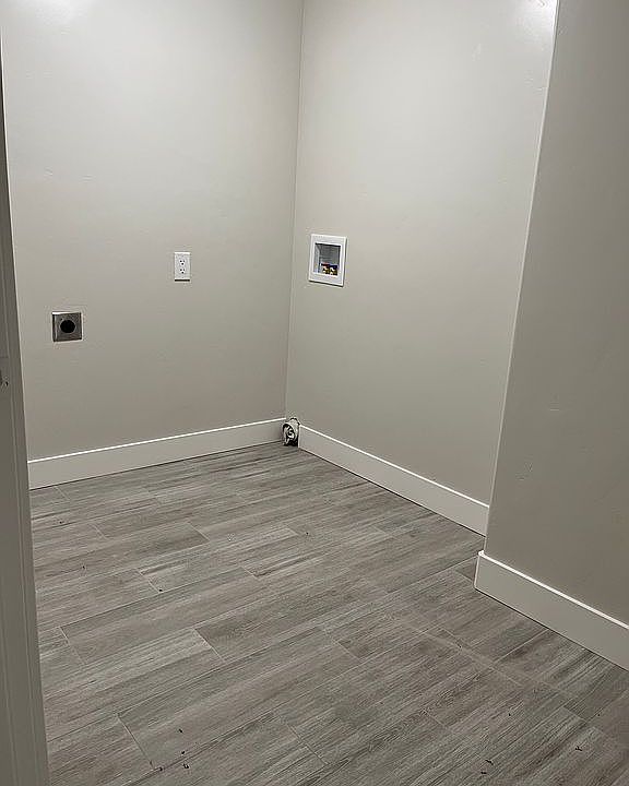 Large Laundry Room 