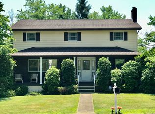 221 Prynn St, Peckville, PA 18452
