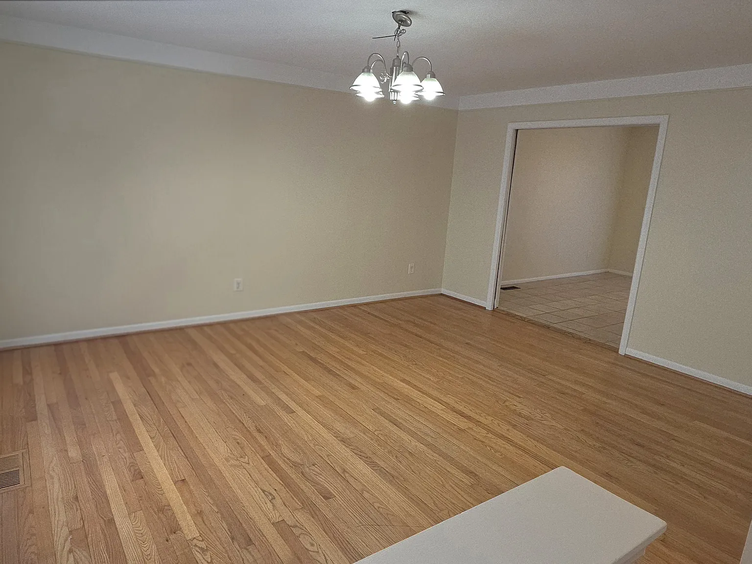 3 bed, 1.5 bath, 1271 sqft, $1,750 — Photo 2
