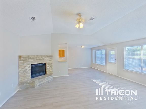 4th image of 8301 Cloverglen Ln