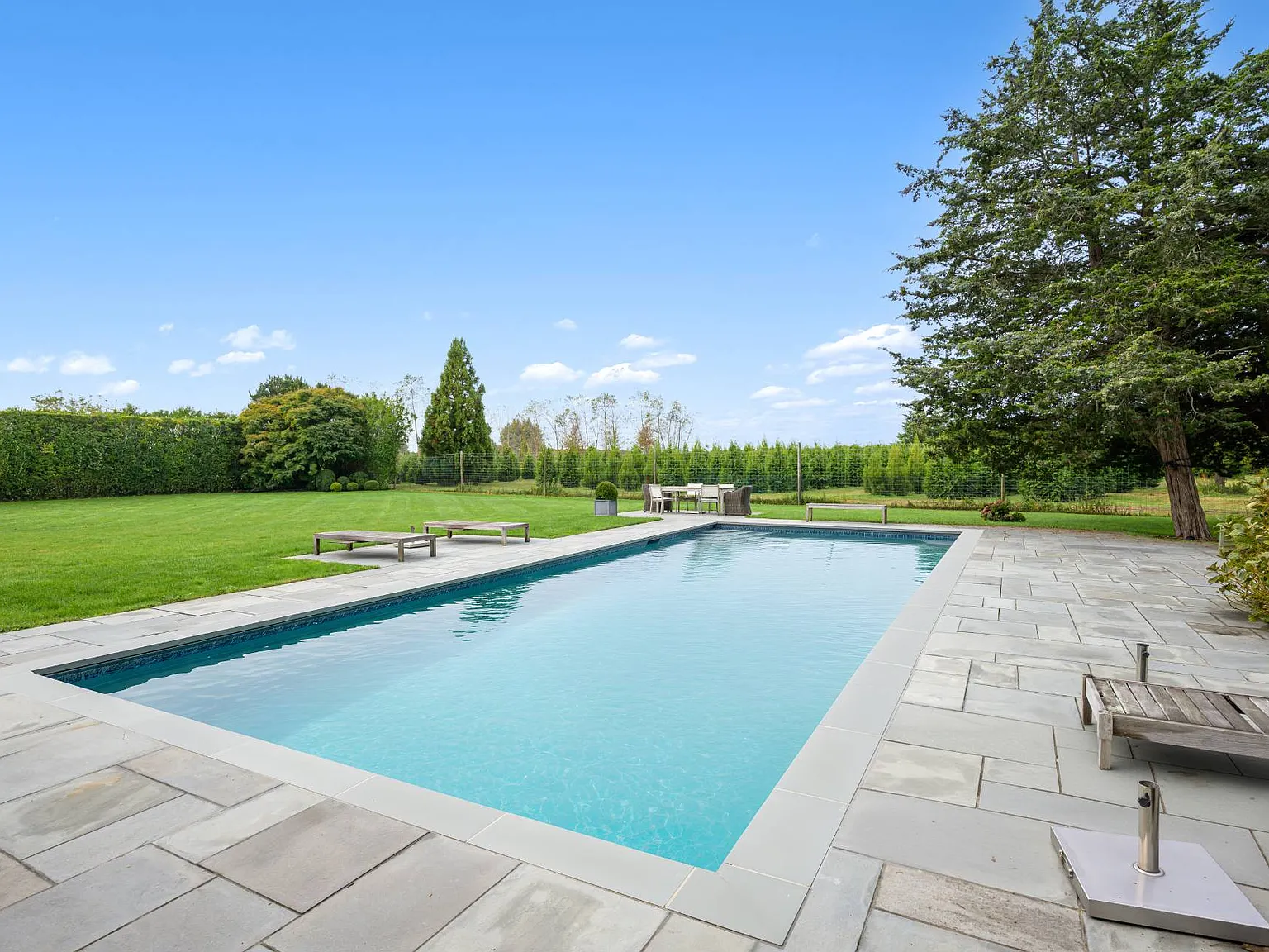 Chic Contemporary Summer Estate — Photo 4