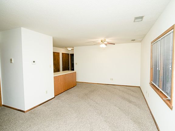 3rd image of 1312 Southwest Blvd APT 202