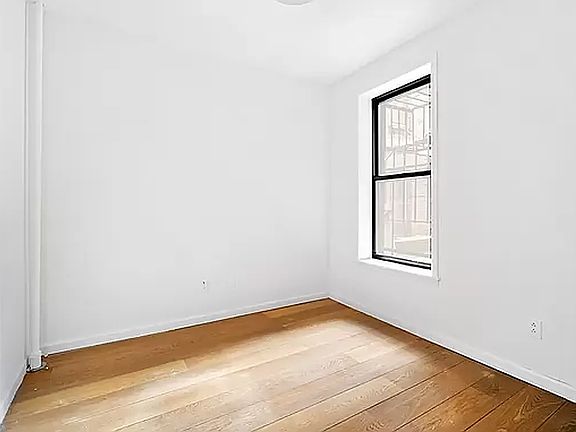 4th image of 196 Elizabeth St #3B