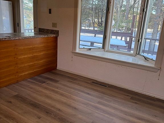 3rd image of 40 Sheridan Rd