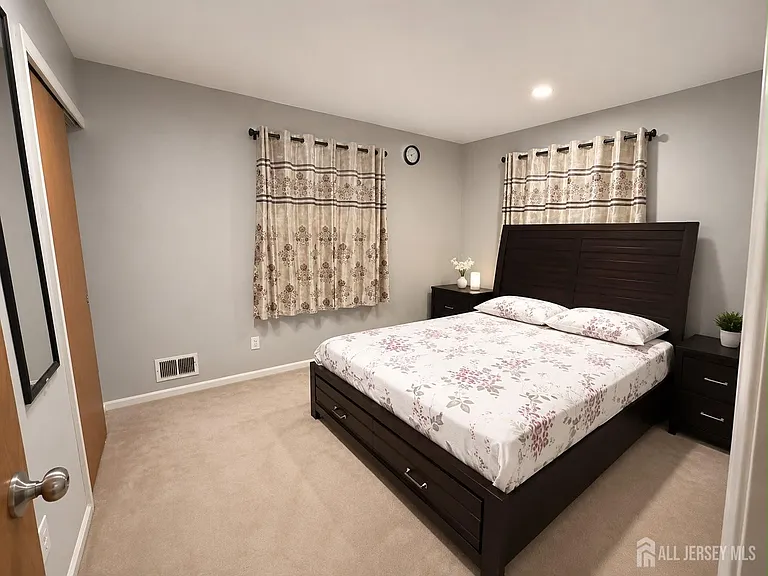 1805 Deerfield Dr — Photo 10