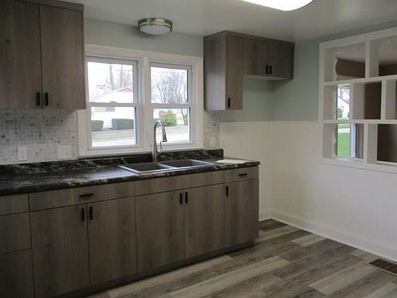 2nd image of 203 N Englewood Dr