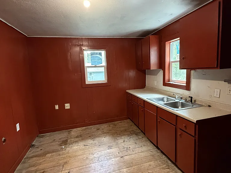 800 W 25th St — Photo 12