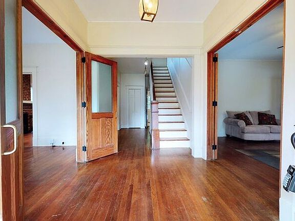 2nd image of 1002 S Columbia St