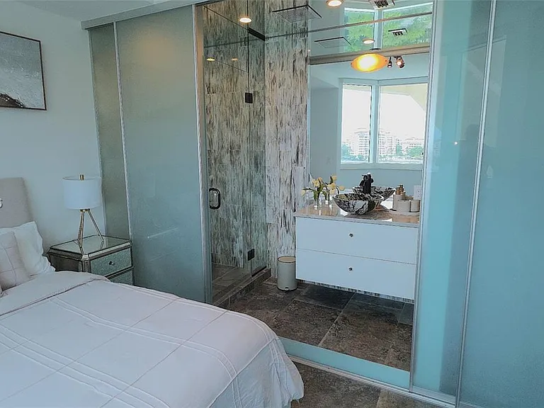300 S Pointe Dr #908 — Photo 22