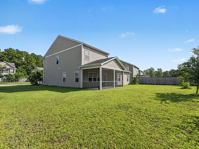 121 Rockingham Way — Photo 34