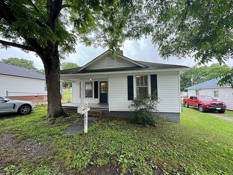 805 Alma Ave — Photo 1