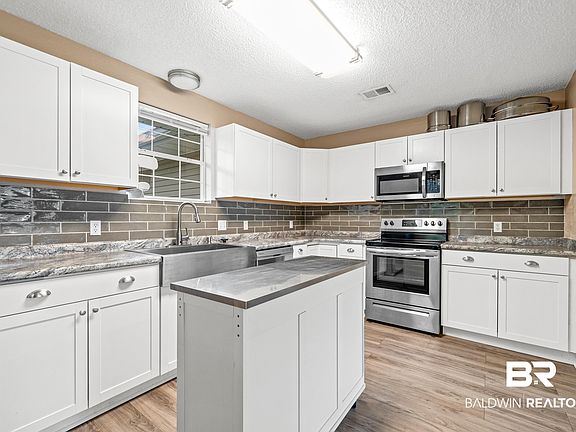 4th image of 1110 Randall Ave
