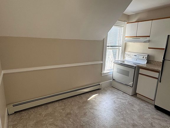 3rd image of 704 Belmont St