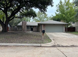 2514 Livingston Ln, Grand Prairie, TX 75052
