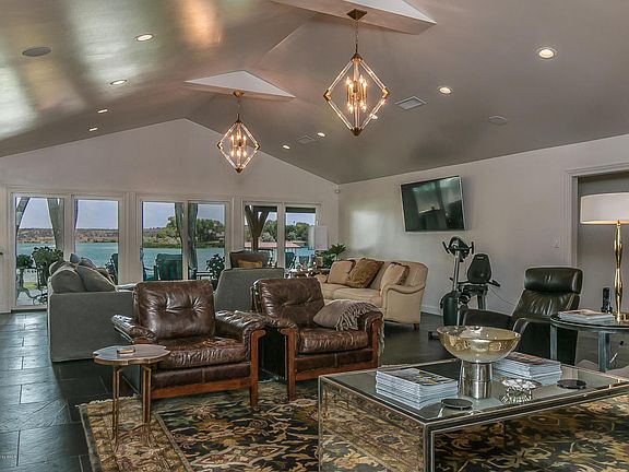 2nd image of 606 N Shore Dr