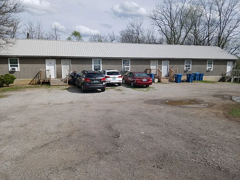 625 Village Ln #5 — Photo 1