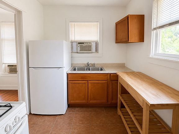 5th image of 2940 Eckert St