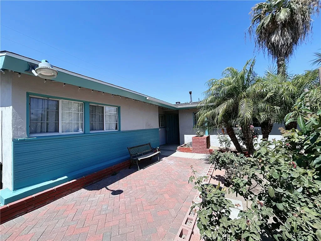 3 bed, 1250 sqft, $3,000 — Photo 2