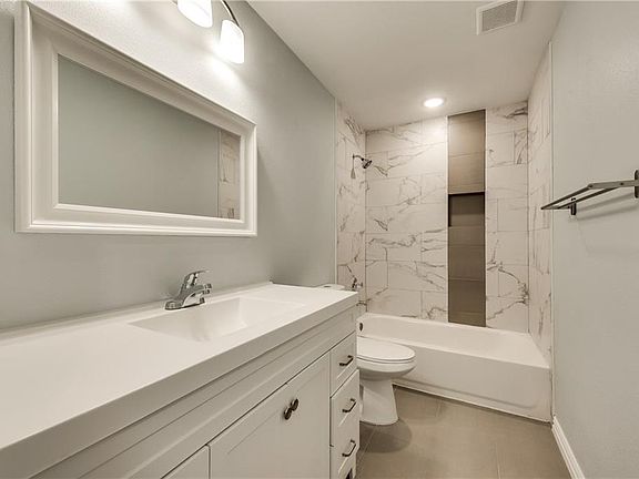 4th image of 234 E Bancroft Dr
