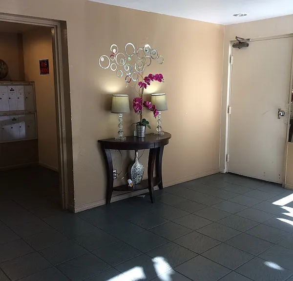 1220 N Las Palmas Ave — Photo 3