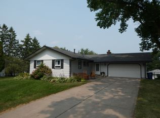 477 Rolls Rd, New Brighton, MN 55112